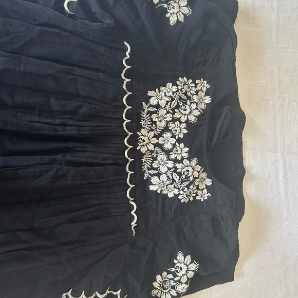 Old Navy Black Dress with White Floral Design - Picture 4 of 8